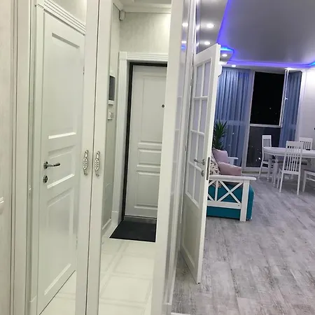 Luxe Apartment On Drahomanova Kyiv Exterior photo
