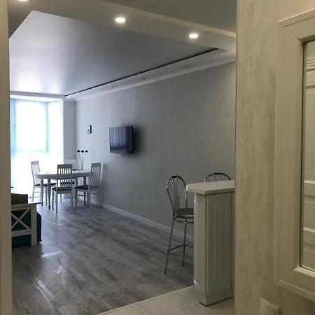 Luxe Apartment On Drahomanova Kyiv Exterior photo